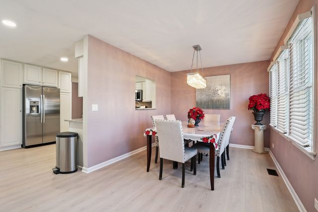 639 W Comstock Avenue, Elmhurst, IL 60126