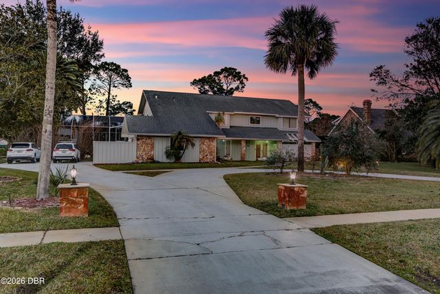 932 Pelican Bay Drive, Daytona Beach, FL 32119