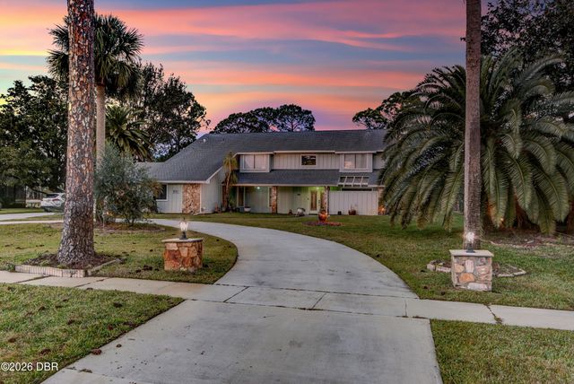 932 Pelican Bay Drive, Daytona Beach, FL 32119