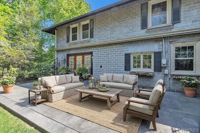 72 North Long Street, Amherst, NY 14221