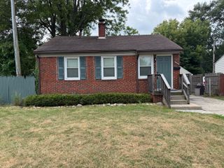 19454 Washtenaw Street, Harper Woods City, MI 48225