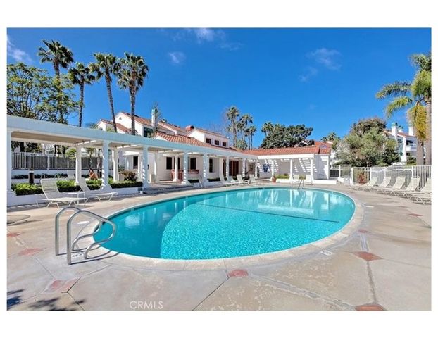 19401 Sunray Lane 205, Huntington Beach, CA 92648