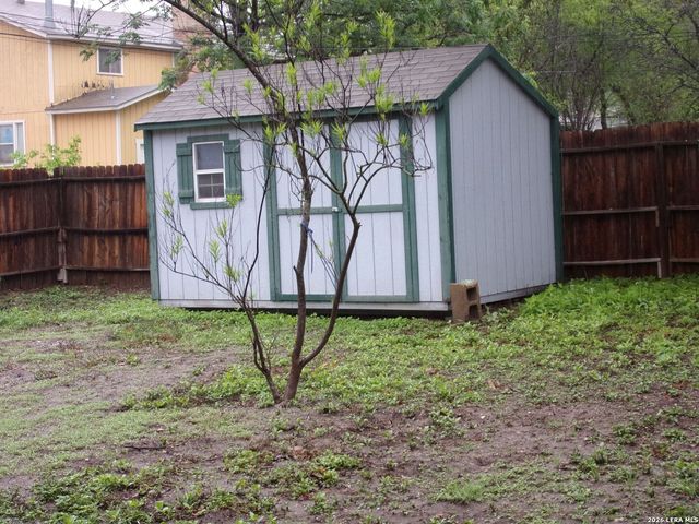 215 DANVILLE AVE, San Antonio, TX 78201