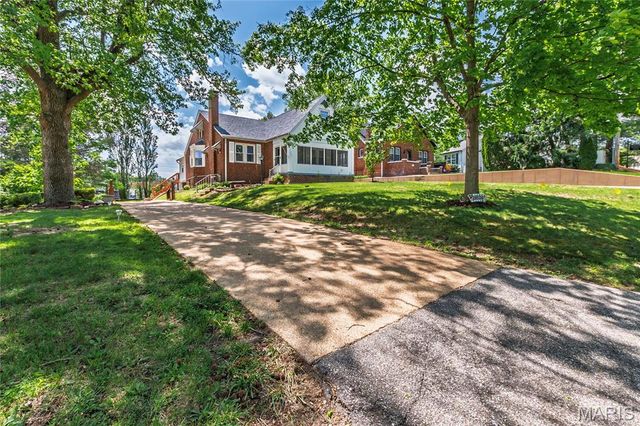 11624 Denny Road, St Louis, MO 63126