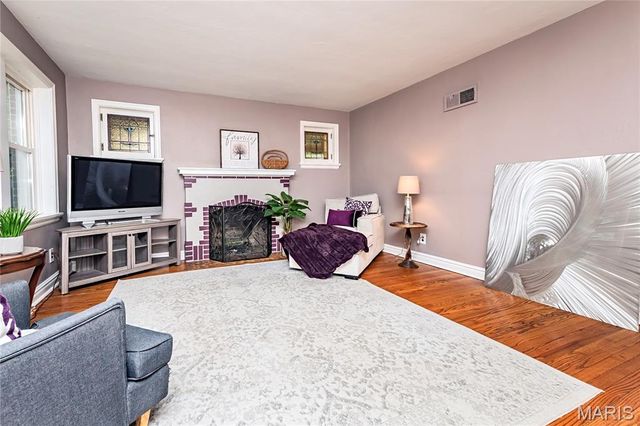 11624 Denny Road, St Louis, MO 63126