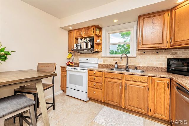 11624 Denny Road, St Louis, MO 63126