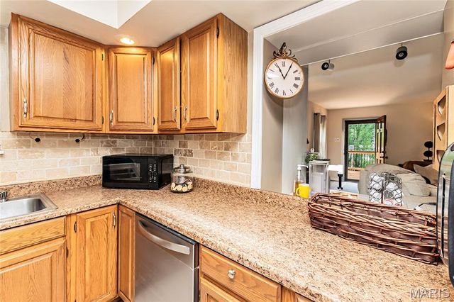 11624 Denny Road, St Louis, MO 63126