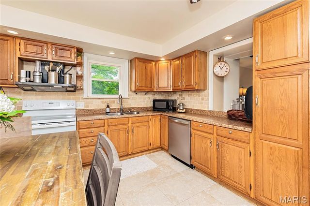 11624 Denny Road, St Louis, MO 63126