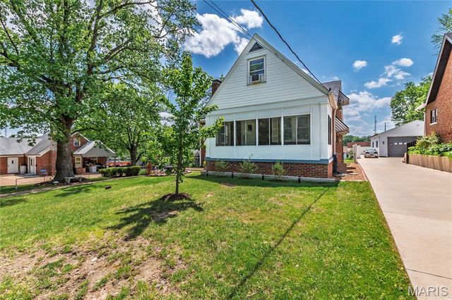 11624 Denny Road, St Louis, MO 63126