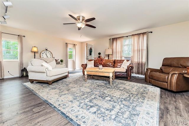 11624 Denny Road, St Louis, MO 63126