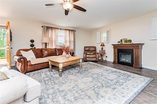 11624 Denny Road, St Louis, MO 63126