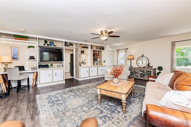 11624 Denny Road, St Louis, MO 63126