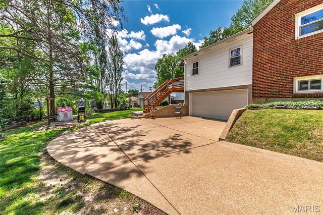 11624 Denny Road, St Louis, MO 63126