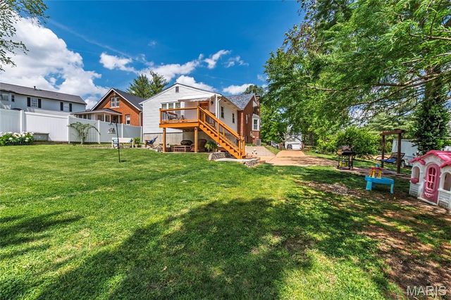 11624 Denny Road, St Louis, MO 63126