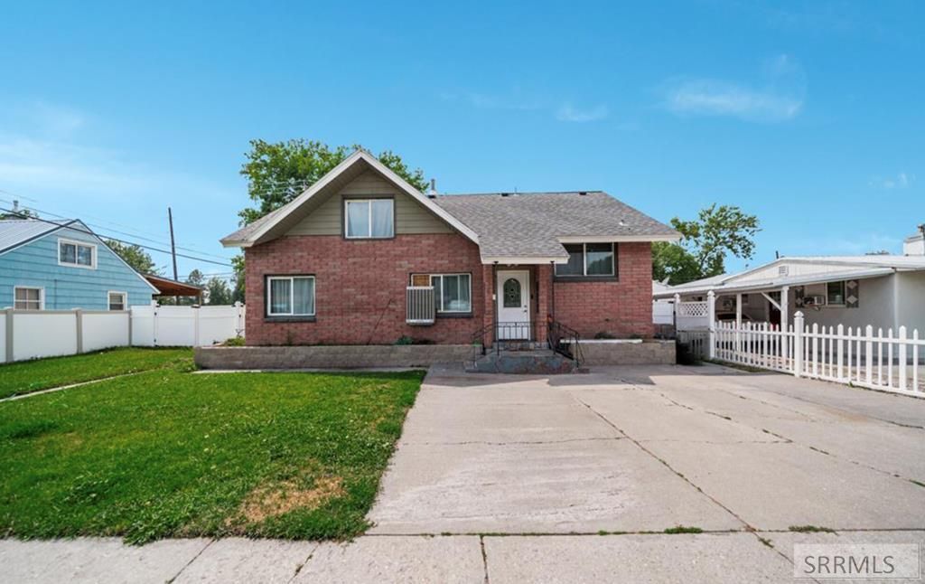 Image 1 of property listing at 1055 Royal Avenue, Idaho Falls, ID 83401