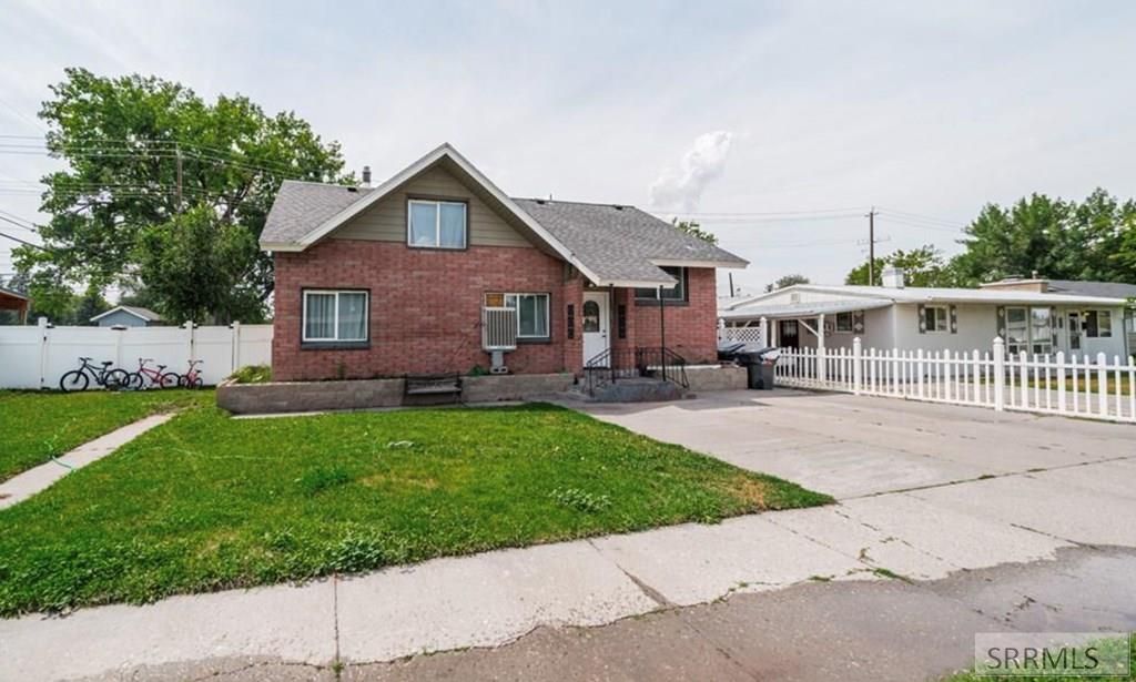Image 2 of property listing at 1055 Royal Avenue, Idaho Falls, ID 83401