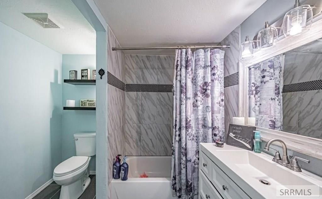 Image 3 of property listing at 1055 Royal Avenue, Idaho Falls, ID 83401