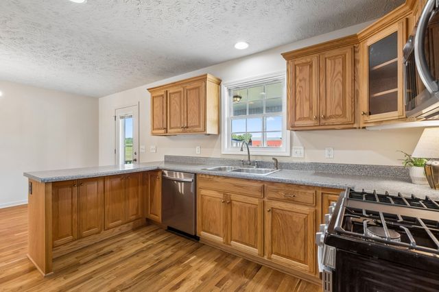 7899 W Lick Creek Rd, Primm Springs, TN 38476