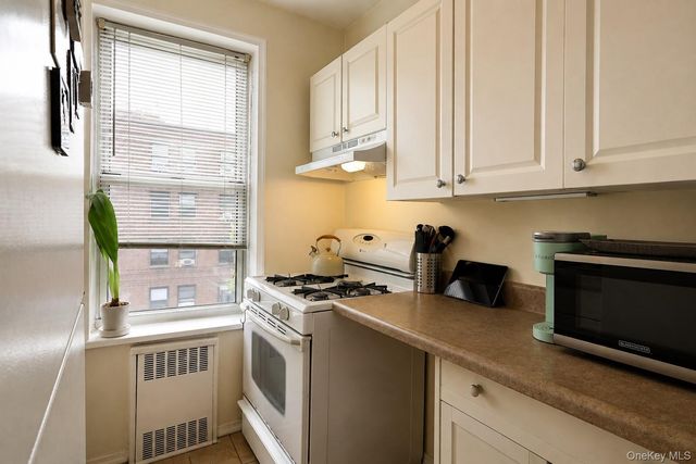99-15 66 Avenue 5A, Rego Park, NY 11374