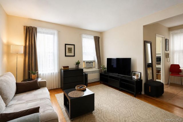 99-15 66 Avenue 5A, Rego Park, NY 11374