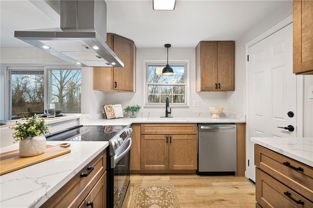 554 Saint Clair Dr, Penn Hills, PA 15147