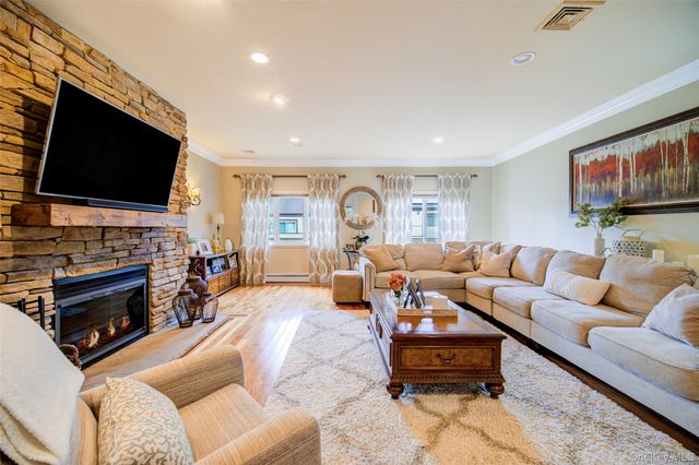 16 Arapaho Court, Suffern, NY 10901