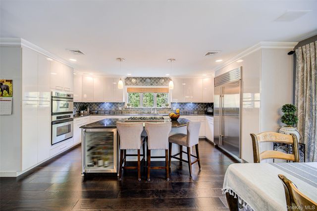 16 Arapaho Court, Suffern, NY 10901