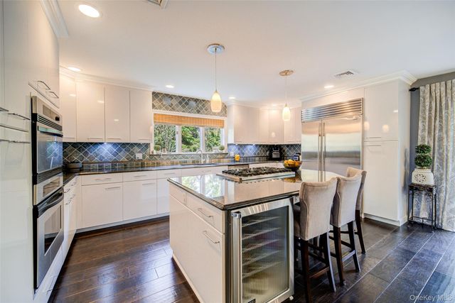 16 Arapaho Court, Suffern, NY 10901