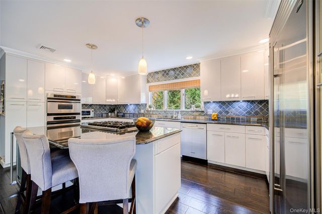 16 Arapaho Court, Suffern, NY 10901