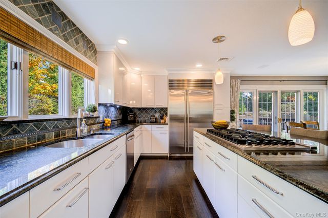 16 Arapaho Court, Suffern, NY 10901