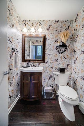 16 Arapaho Court, Suffern, NY 10901