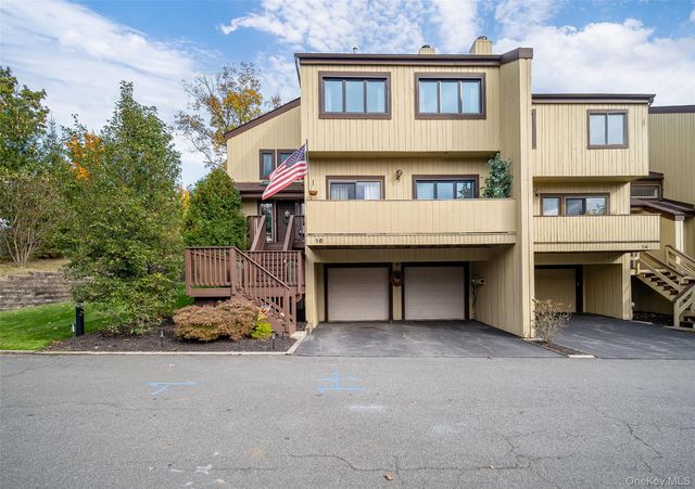 16 Arapaho Court, Suffern, NY 10901