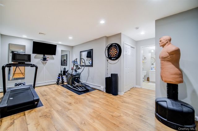 16 Arapaho Court, Suffern, NY 10901