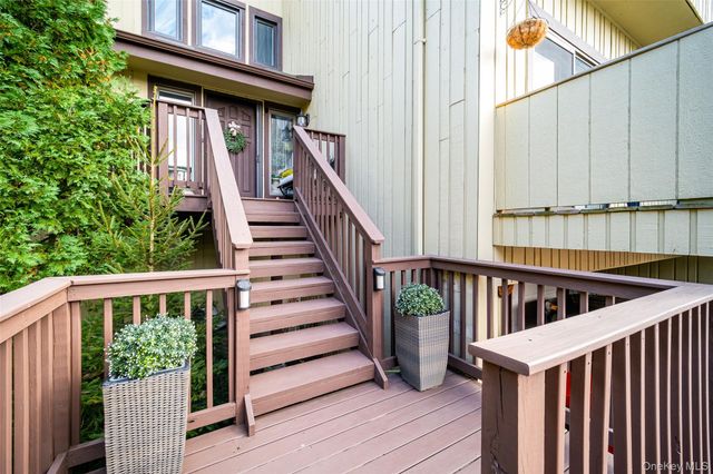 16 Arapaho Court, Suffern, NY 10901