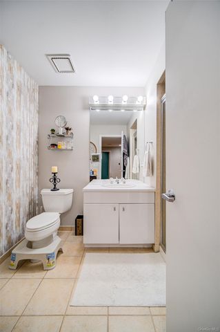 16 Arapaho Court, Suffern, NY 10901