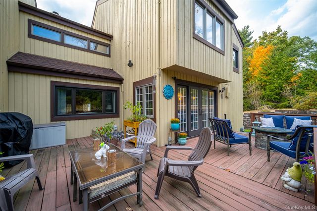 16 Arapaho Court, Suffern, NY 10901