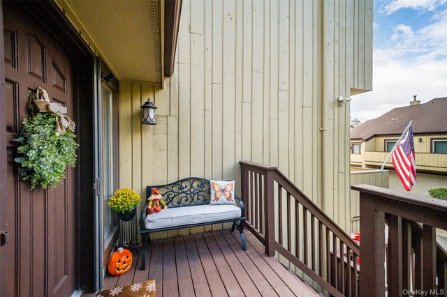 16 Arapaho Court, Suffern, NY 10901