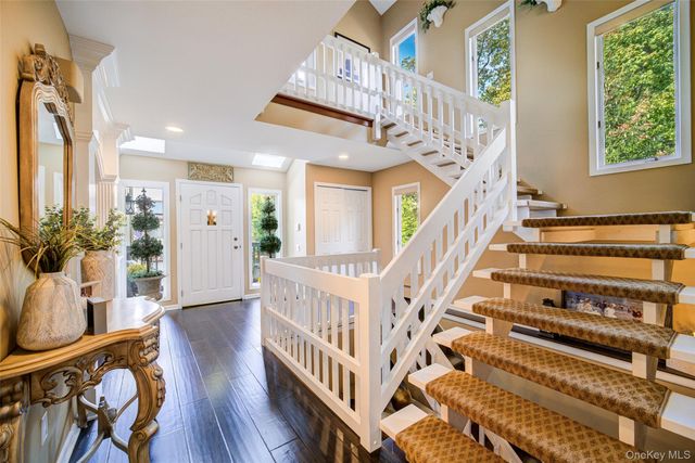 16 Arapaho Court, Suffern, NY 10901