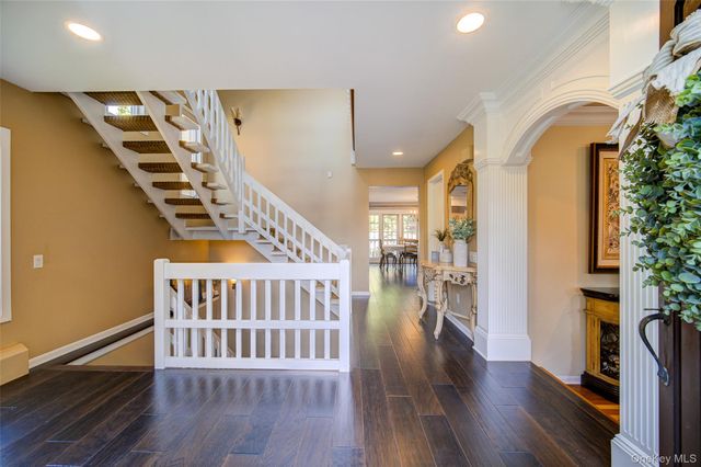 16 Arapaho Court, Suffern, NY 10901