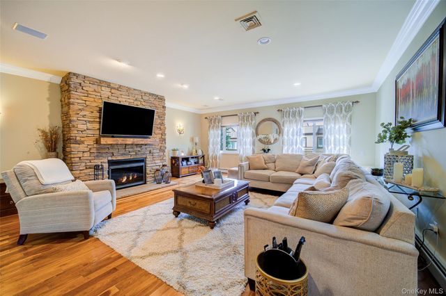 16 Arapaho Court, Suffern, NY 10901