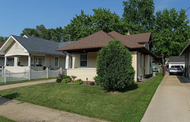 824 Lebanon Street, Aurora, IL 60505