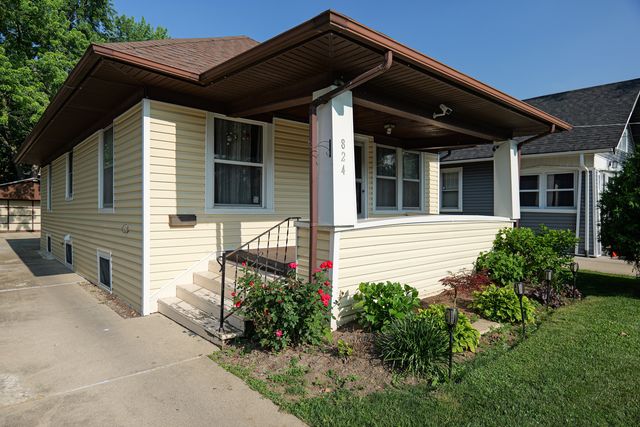 824 Lebanon Street, Aurora, IL 60505
