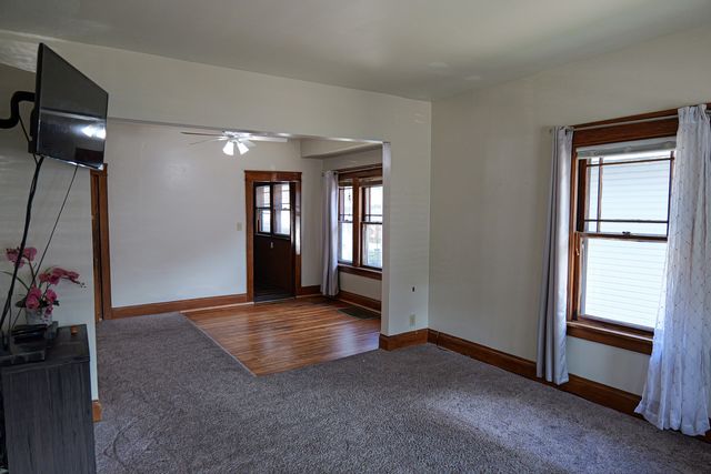 824 Lebanon Street, Aurora, IL 60505
