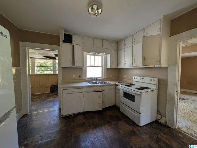 312 N PINE HILL ROAD, Tarrant, AL 35217