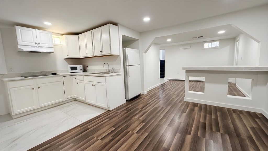 338 Whiting Ave B, Dedham, MA 02026