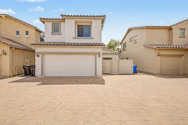 26616 N Babbling Brook Drive, Phoenix, AZ 85083