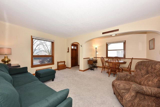 8721 W Hayes AVENUE, Milwaukee, WI 53227