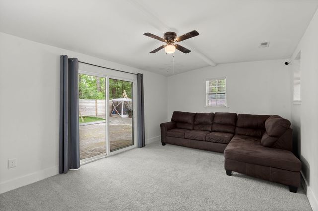 313 Dorchester Manor Boulevard, North Charleston, SC 29420