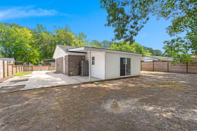 313 Dorchester Manor Boulevard, North Charleston, SC 29420