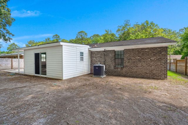 313 Dorchester Manor Boulevard, North Charleston, SC 29420